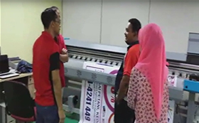 Malaysia,Client Mr.Inspirazs ,WER ES2502I ,2.5m DX7 eco-solvent inkjet printer printing video